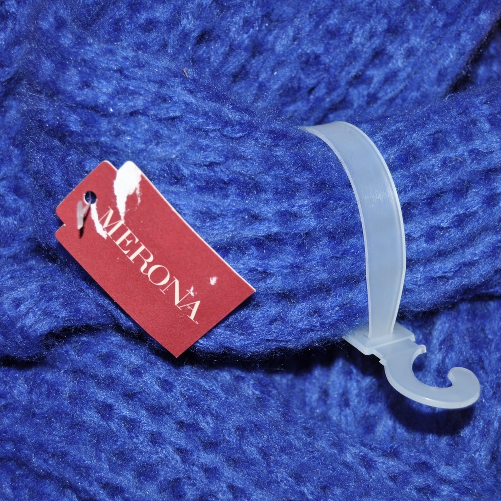 NEW Cobalt Blue Chunky Knit Infinity Scarf NWT - Picture 4 of 5